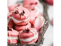 滿滿花香果香的玫瑰覆盆子馬卡龍，酥脆又香甜